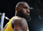 伊布赛点兑现，休斯顿火箭淘汰洛杉矶湖人晋级四强，主帅激动落泪的简单介绍